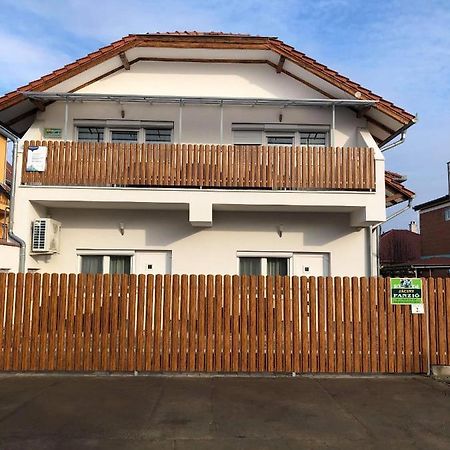 Jacint Apartman Bed & Breakfast Hajduszoboszlo Exterior photo